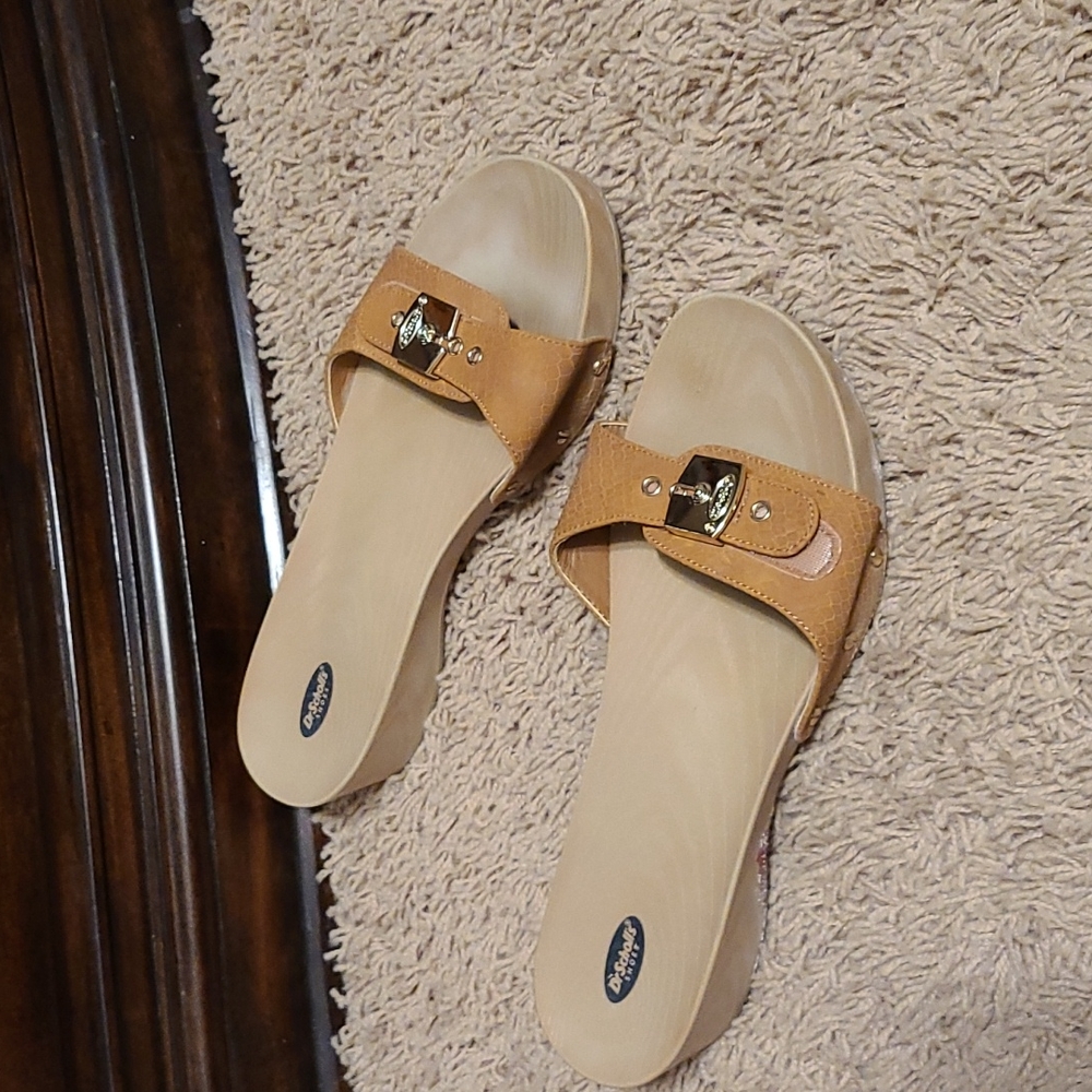 Dr Scholls buckle front sandle